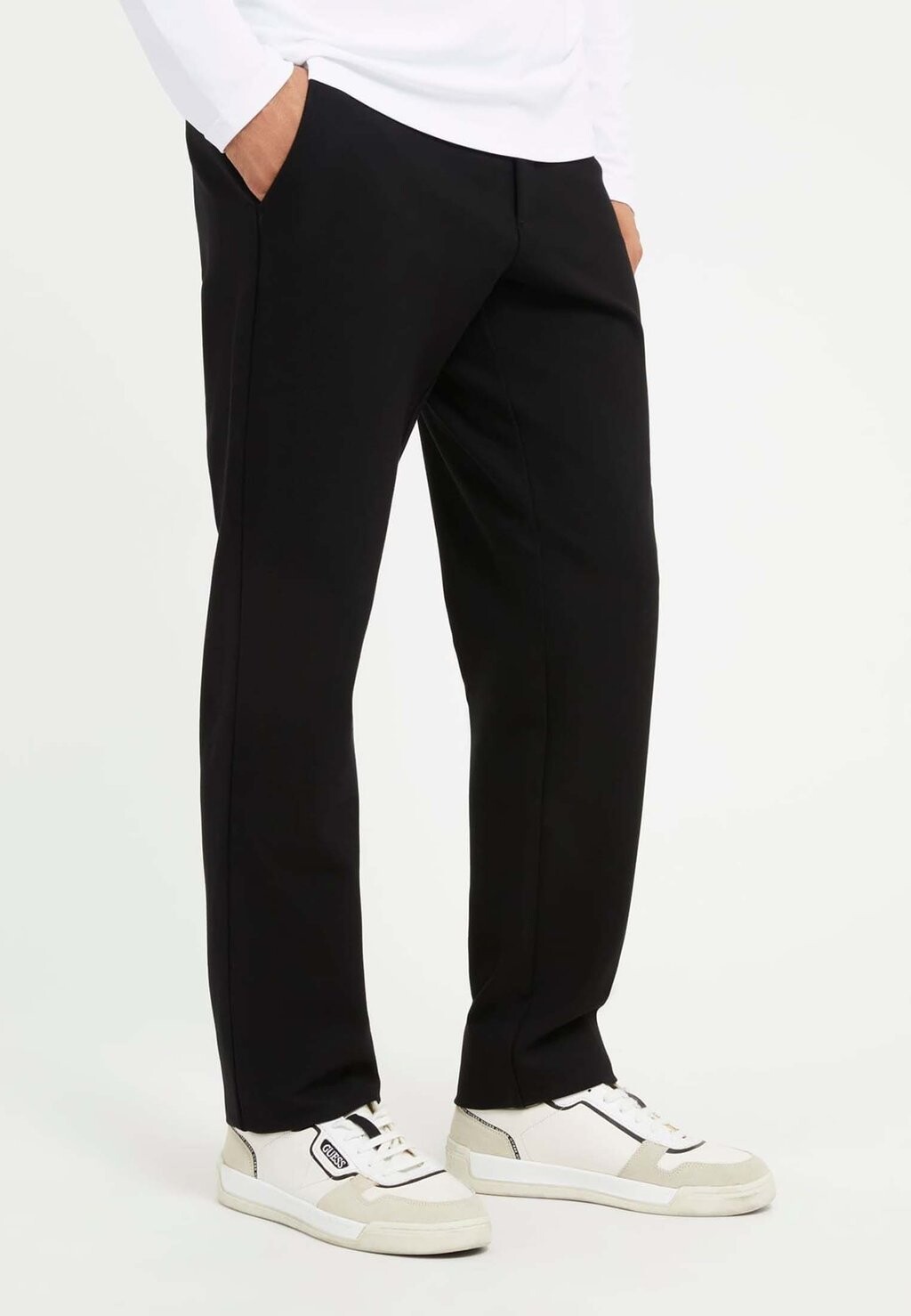 

Брюки из ткани REGULAR FIT Guess, черный