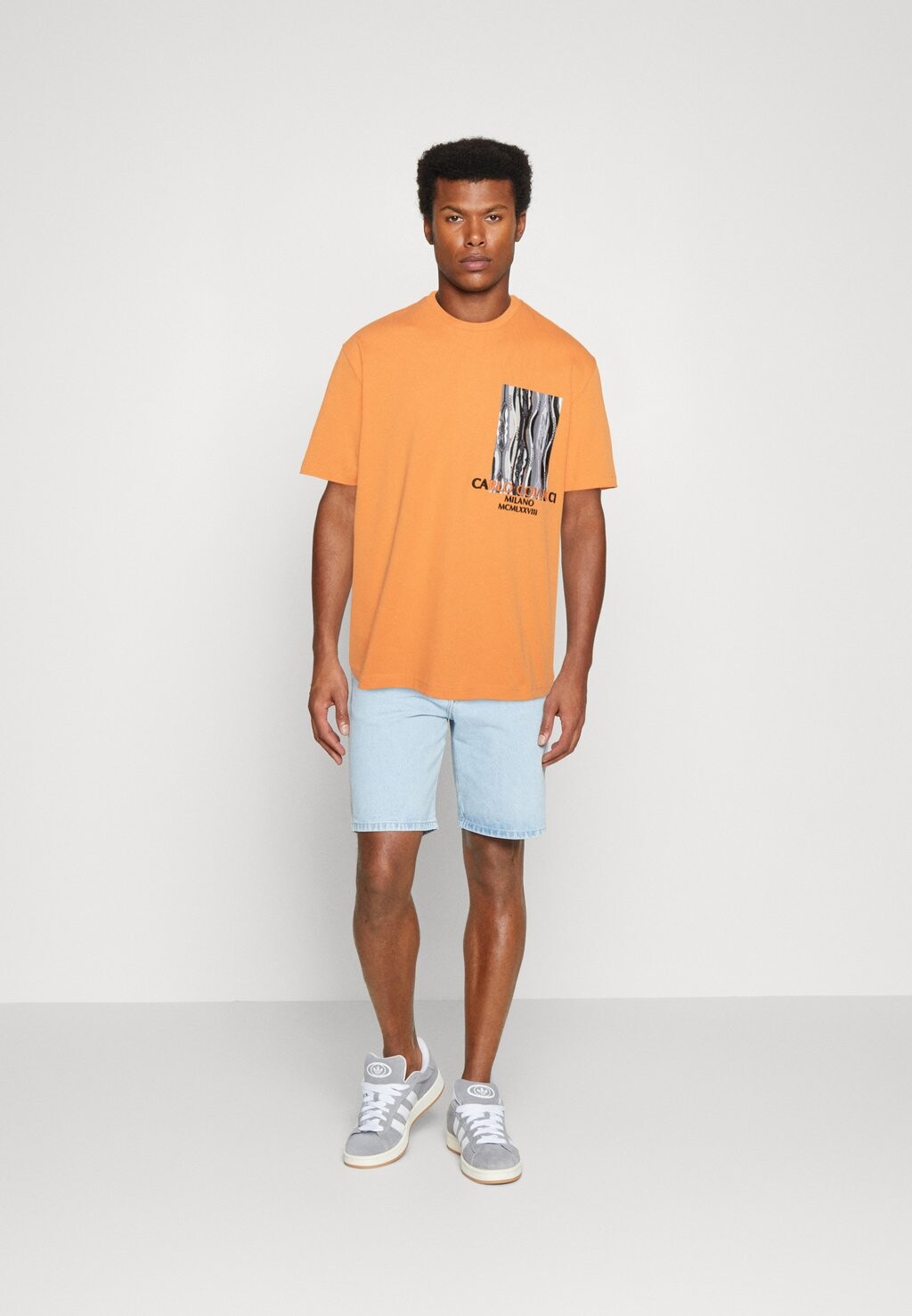

Футболка с принтом 64ZK UNISEX Carlo Colucci, гельб