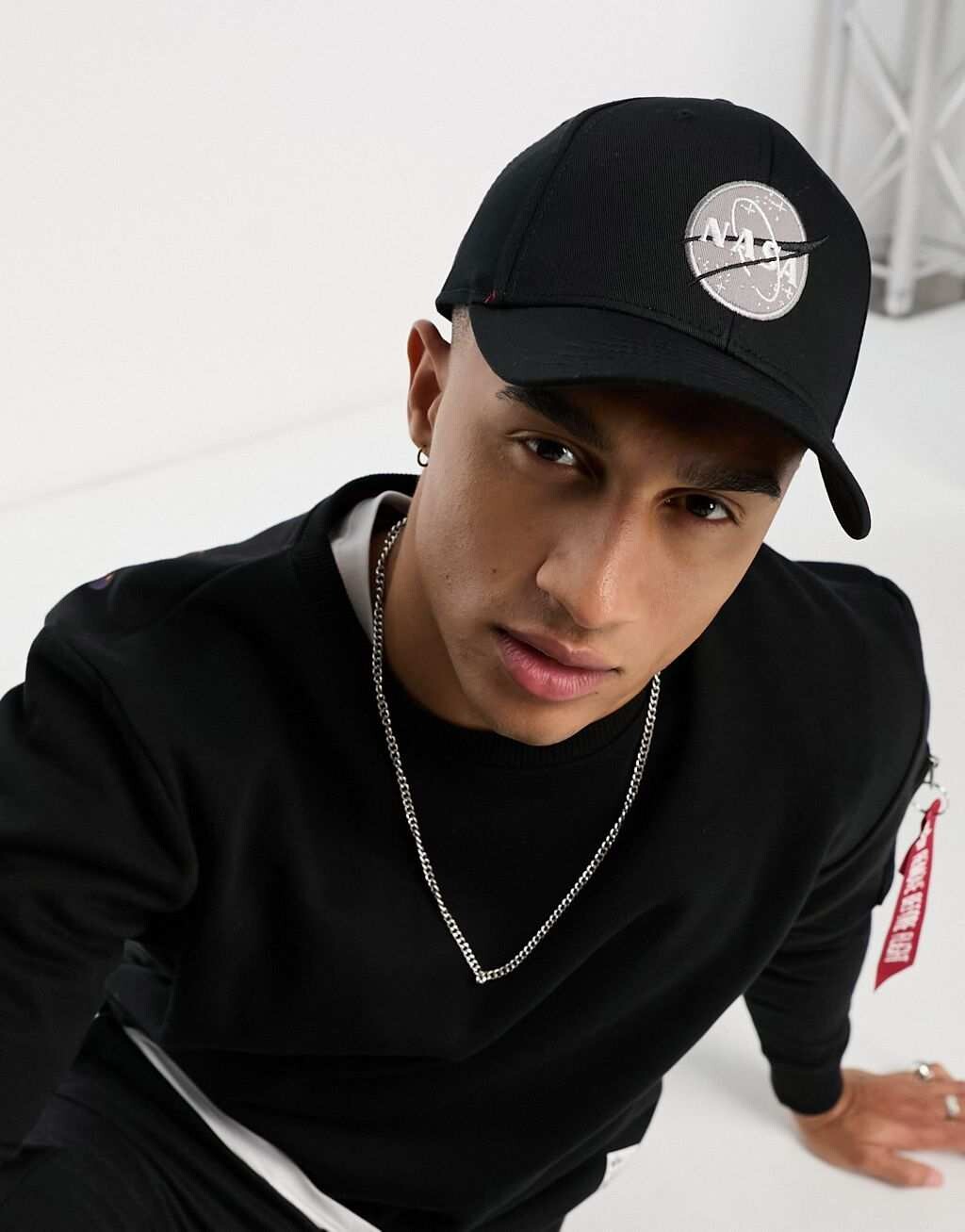 

Черная бейсболка с логотипом NASA Alpha Industries