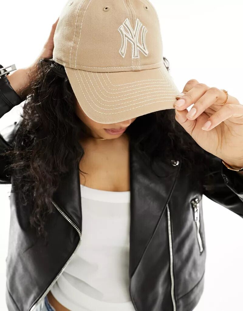 

Бежевая кепка New Era NY Washed 9Twenty с контрастной строчкой
