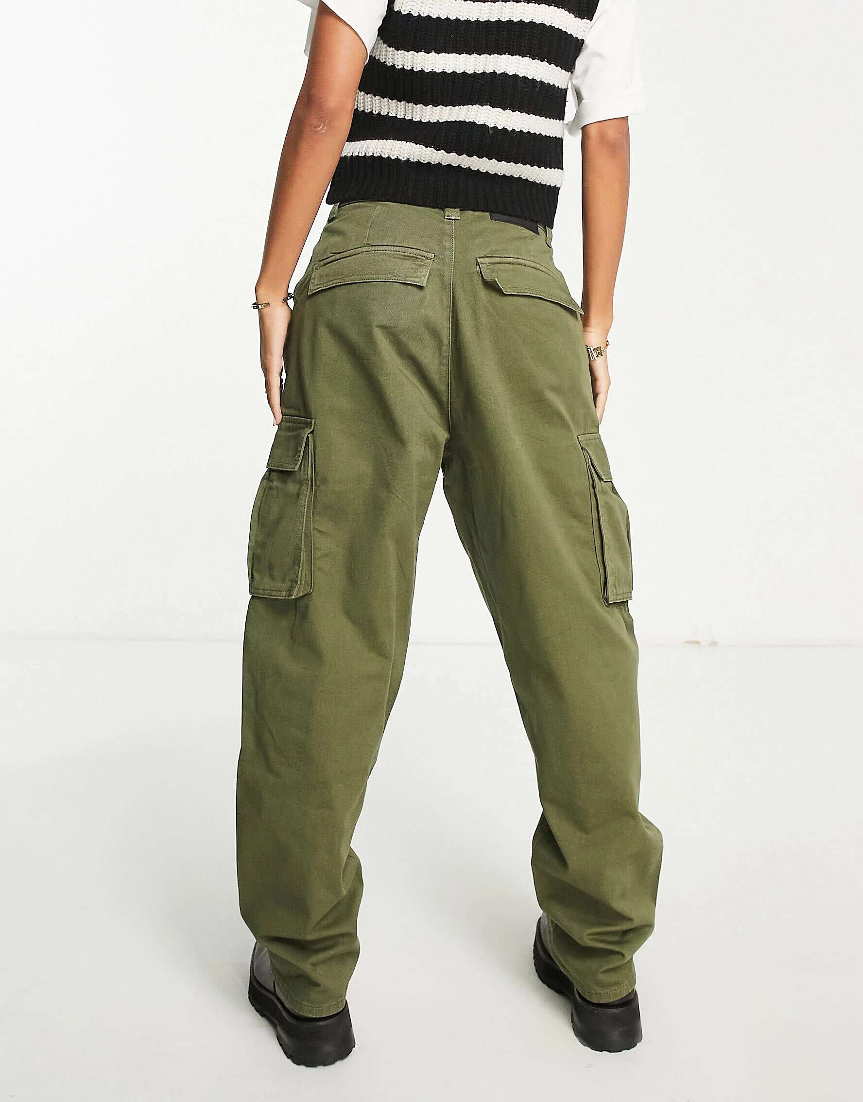 Bella cargo. Карго женские. Сшить брюки карго женские. Cargo Pants Bella. Брюки парашют хаки с чем носить.