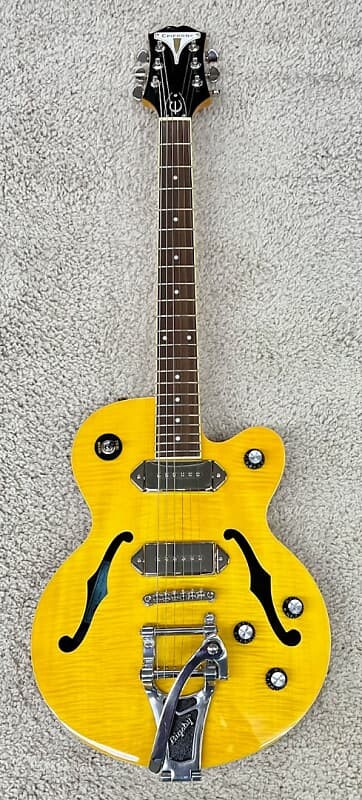 

Электрогитара Epiphone Wildkat Semi-Hollow Electric Guitar, Bigsby Vibrato, Antique Natural