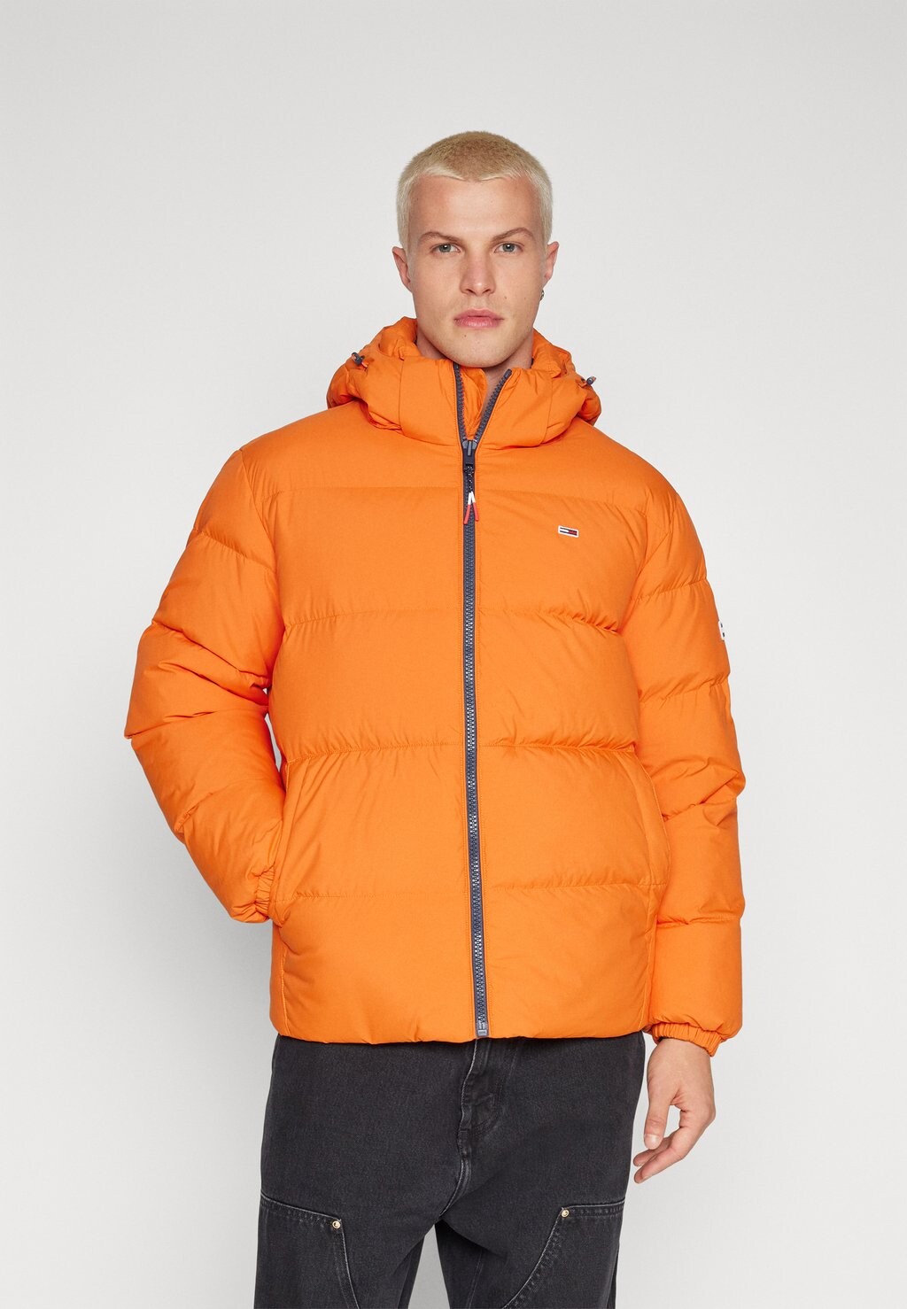 

Пуховик ESSENTIAL JACKET Tommy Jeans, огненно-оранжевый