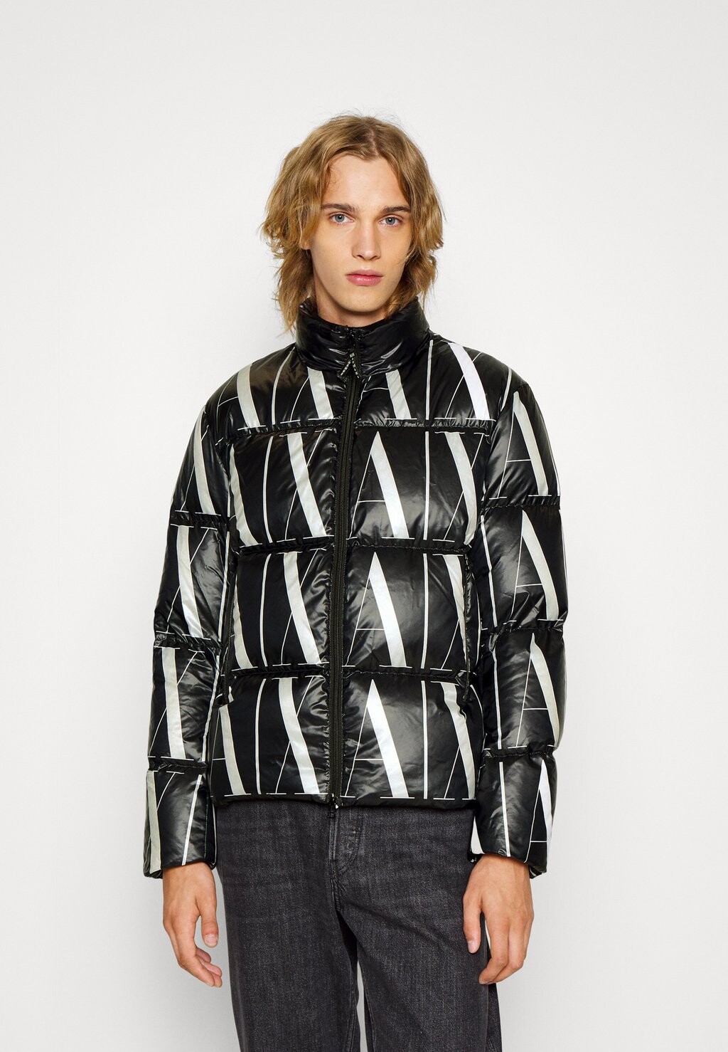 

Куртка Armani Exchange ПУХОВИК, цвет black icon allover