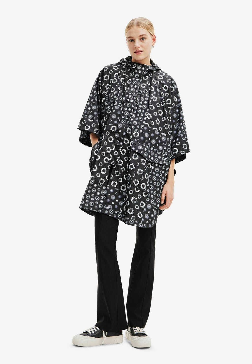 

Пончо Desigual С КАПЮШОНОМ GEOMETRIC, черный