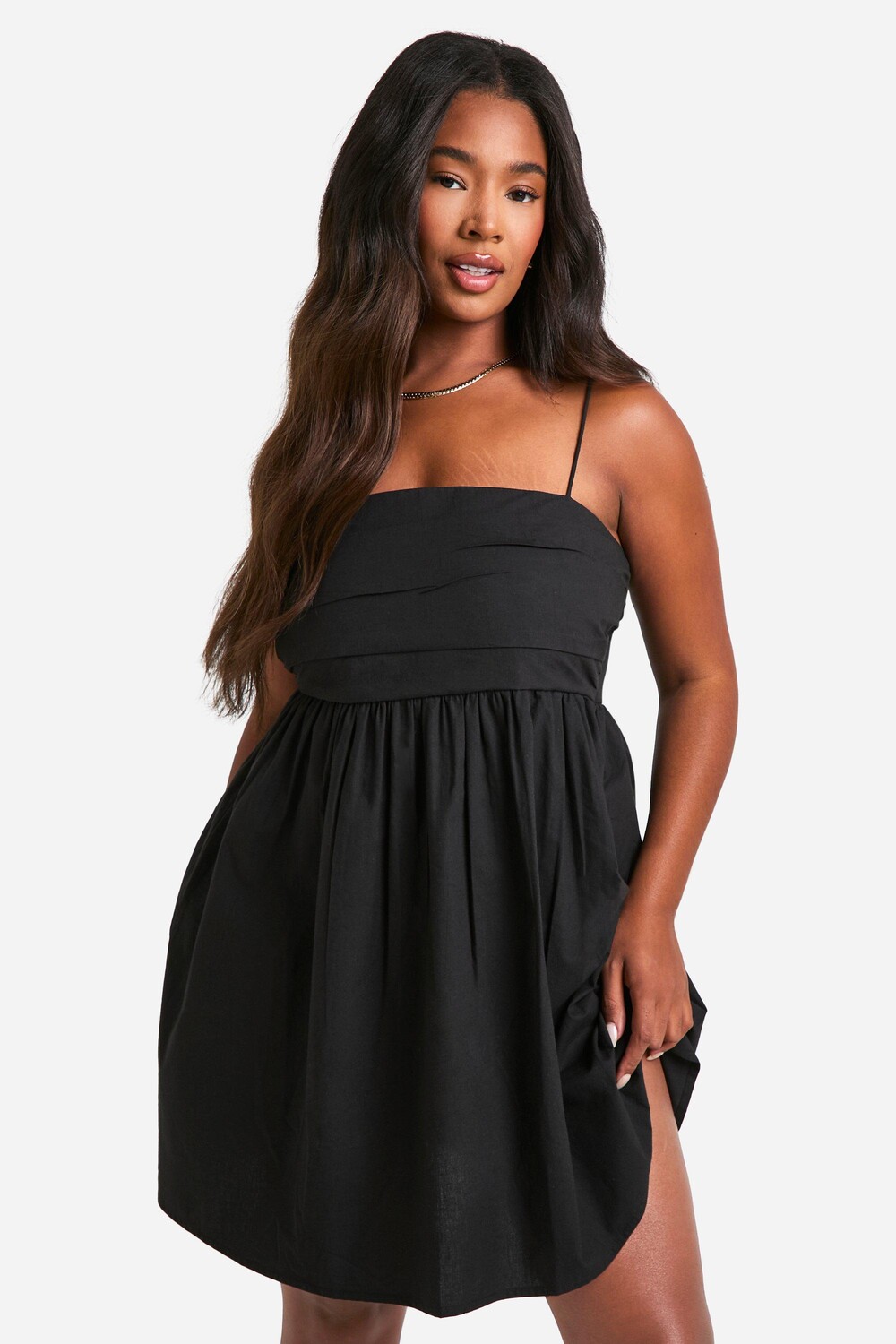 

Платье с плиссированной юбкой из хлопкового поплина Plus со сборками boohoo, черный