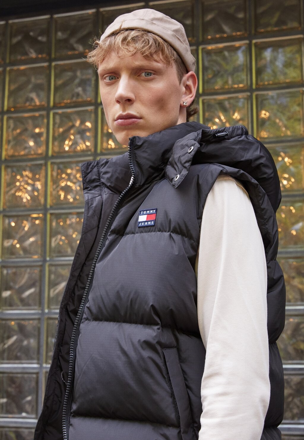 

Жилет АЛЯСКА ВЕСТ Tommy Jeans, черный