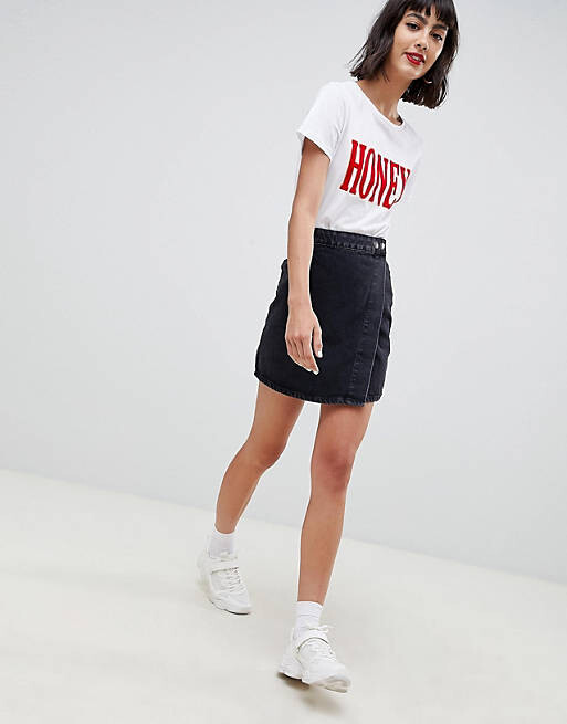 

Черная джинсовая юбка с запахом ASOS DESIGN