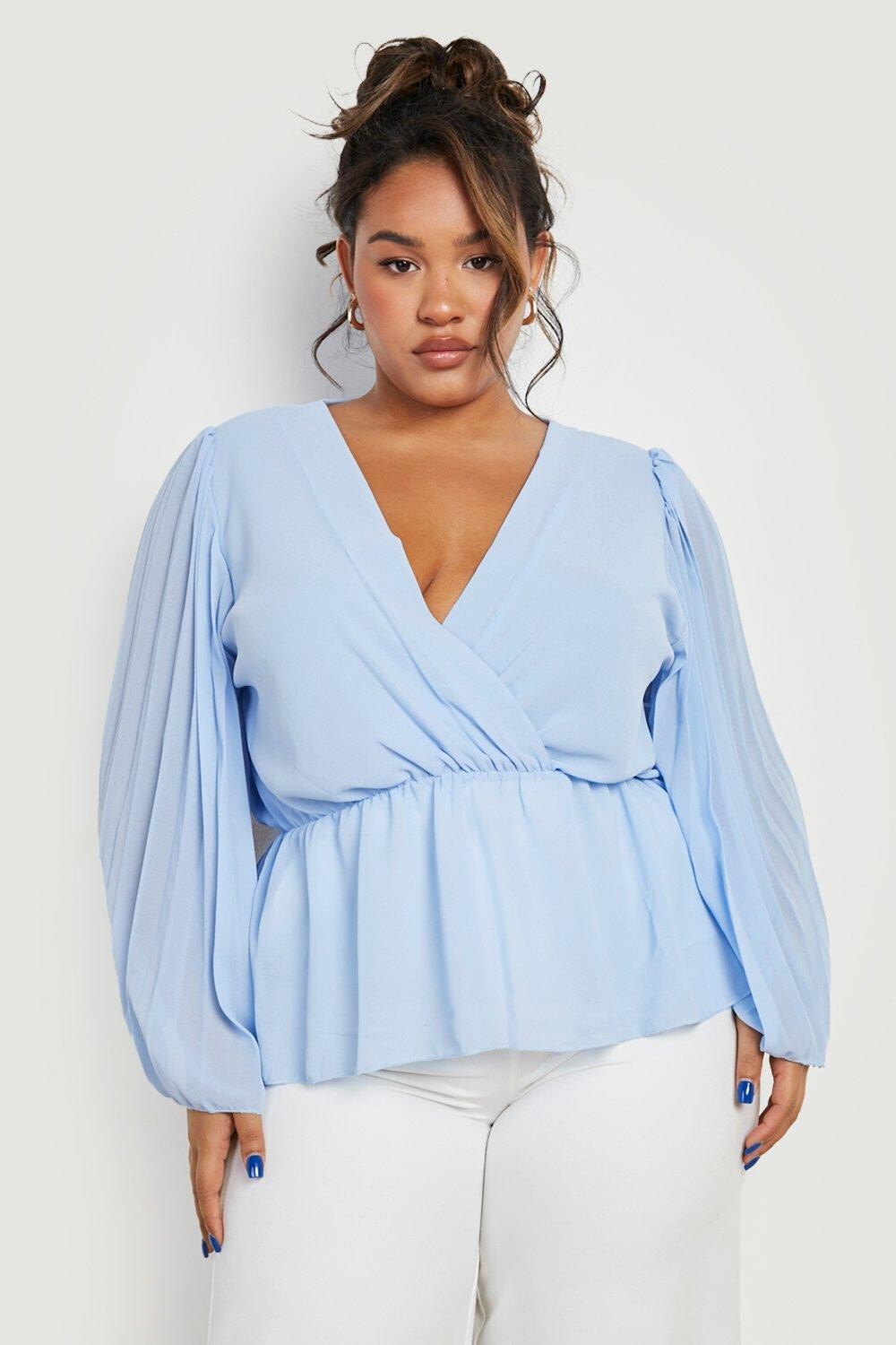 

Топ с баской с запахом plus Boohoo, синий