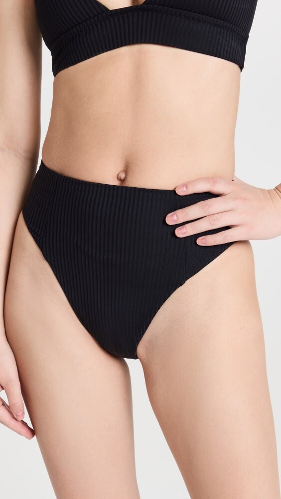 

Низ бикини Vitamin A Sienna High Waist, черный