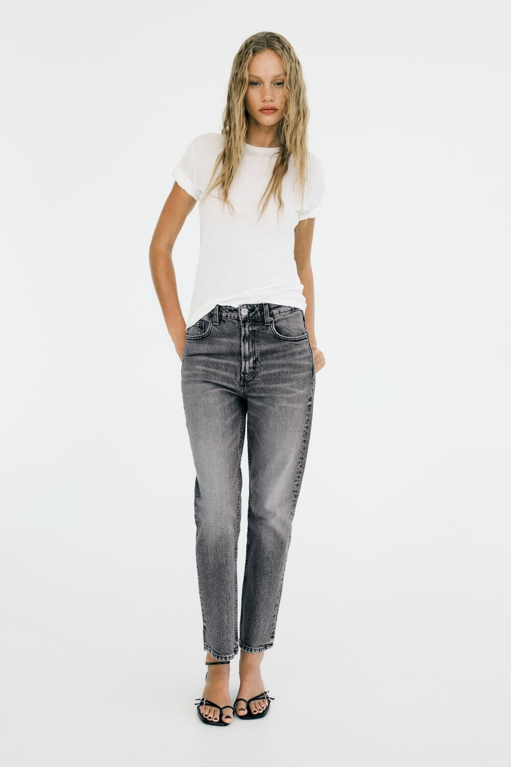 

Джинсы TRF mom fit с высокой посадкой ZARA, серый