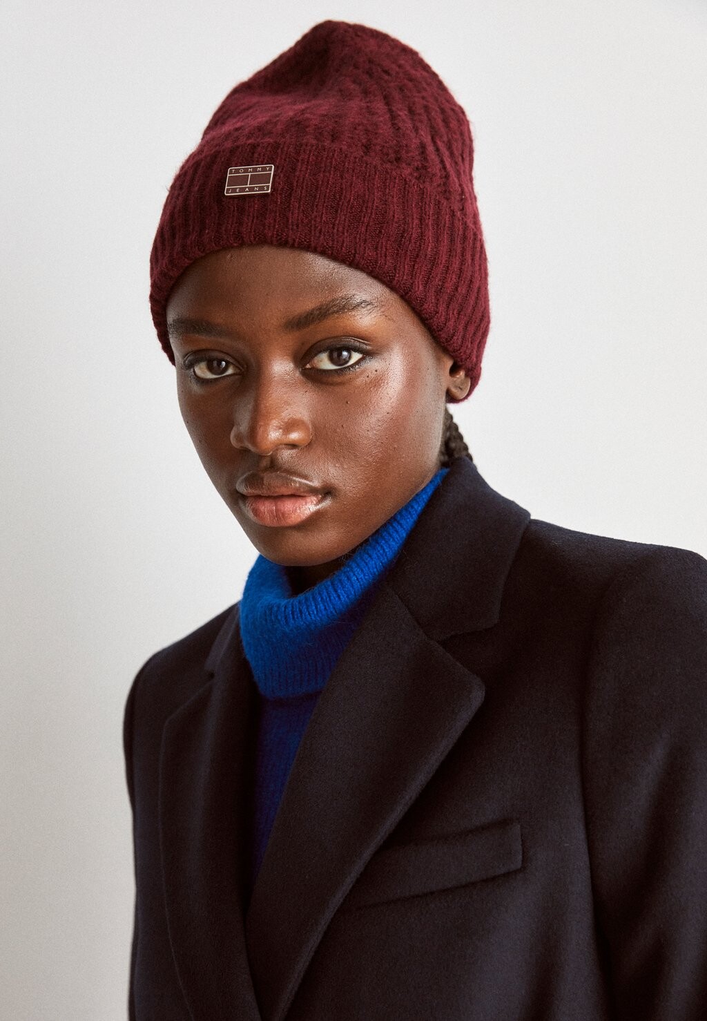 

Шапка-бини Tommy Jeans COSY BEANIE, цвет deep rouge