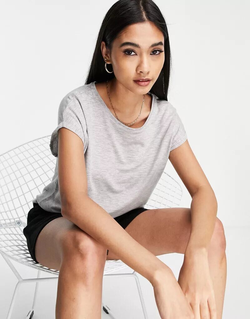 

Светло-серая футболка с вырезом-лодочкой Vero Moda Aware
