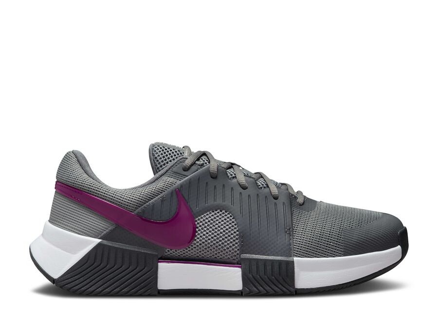 

Кроссовки Nike Zoom GP Challenge 1, цвет Smoke Grey Sangria