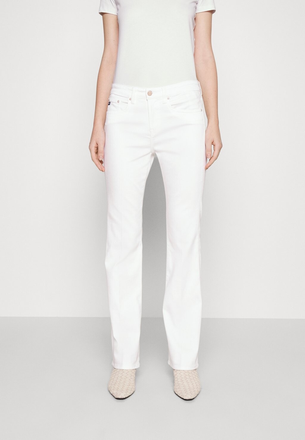 

Джинсы Bootcut AG Jeans, белый