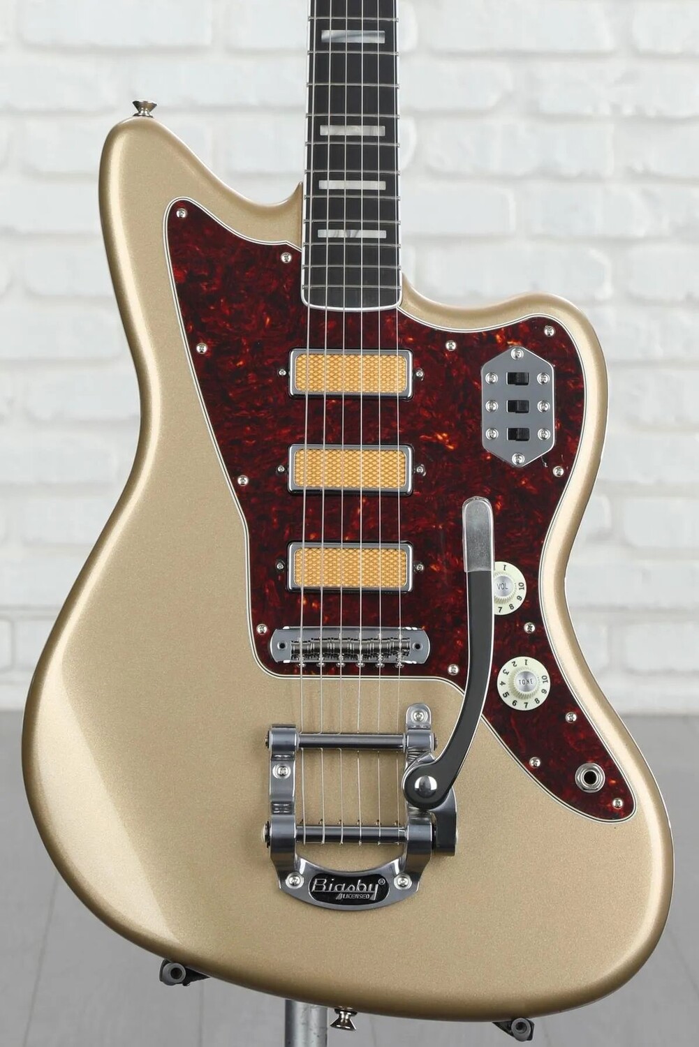 

Электрогитара Fender Jazzmaster с золотой фольгой — Shoreline Gold