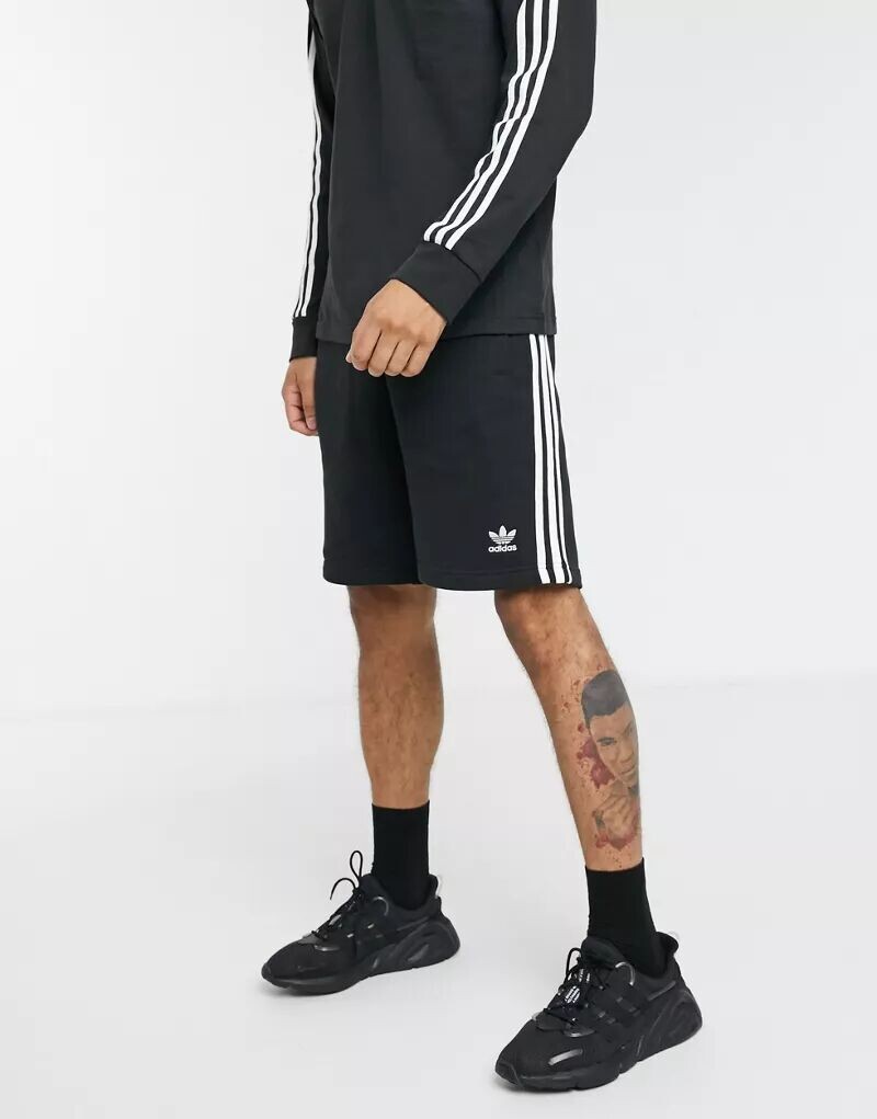 

Черные шорты с тремя полосками adidas Originals adicolor