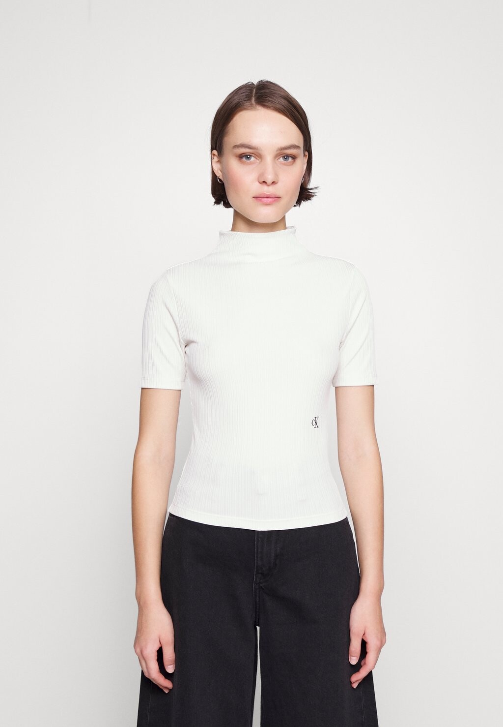 

Базовая футболка Calvin Klein Jeans