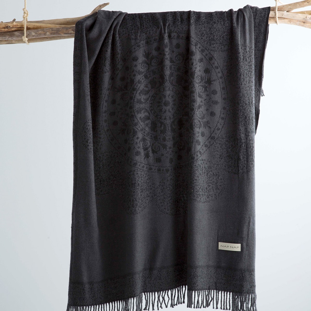 Мраморное декоративное одеяло Naf Naf, черный