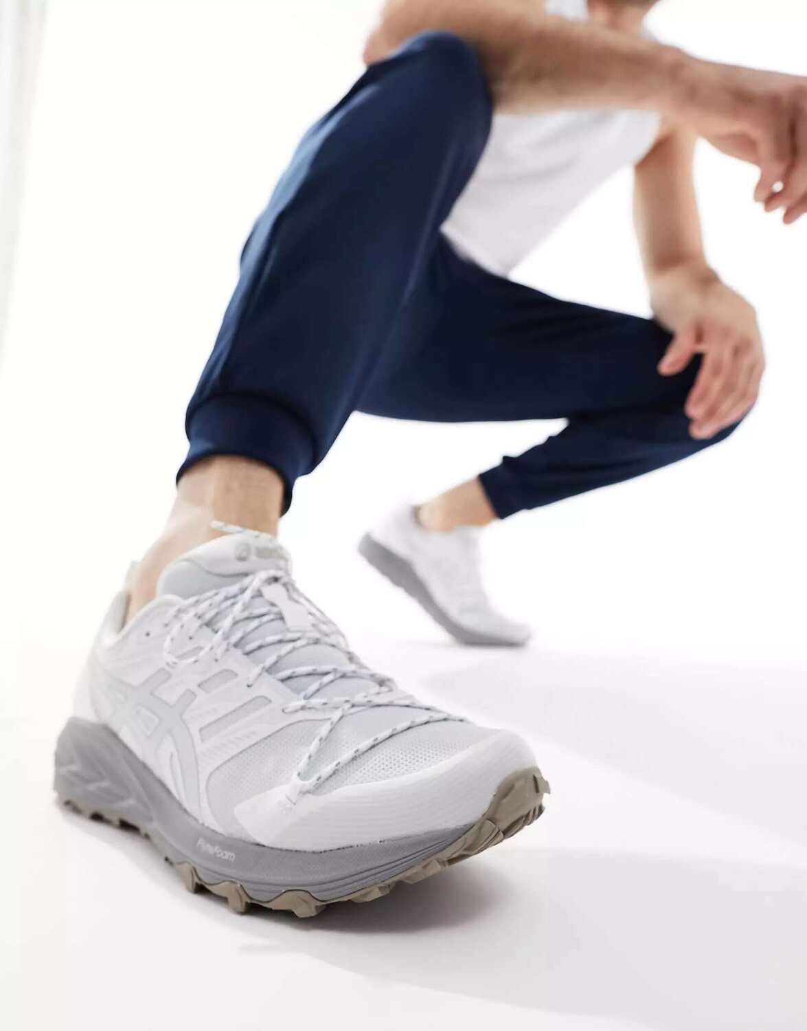 

Серые кроссовки Asics Gel-Trabuco Terra RE