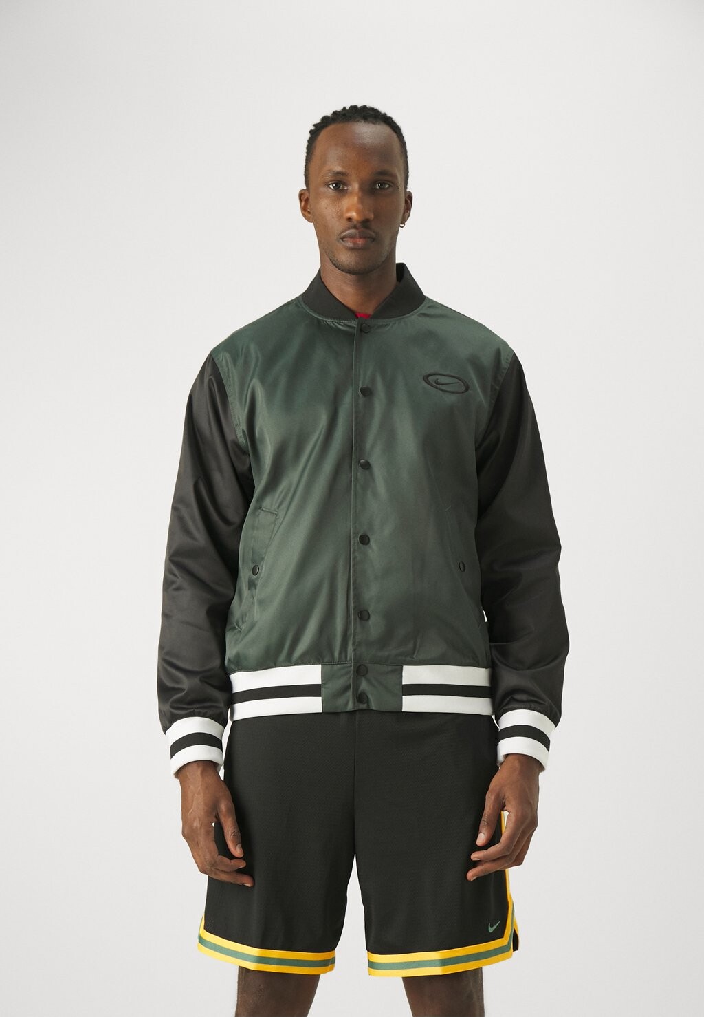 

Спортивная куртка Woven Jacket Nike, цвет vintage green/black