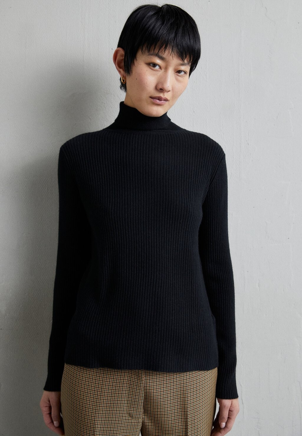 

Свитер Cashmere Skinny Rib Roll Neck KNITID, цвет jet black