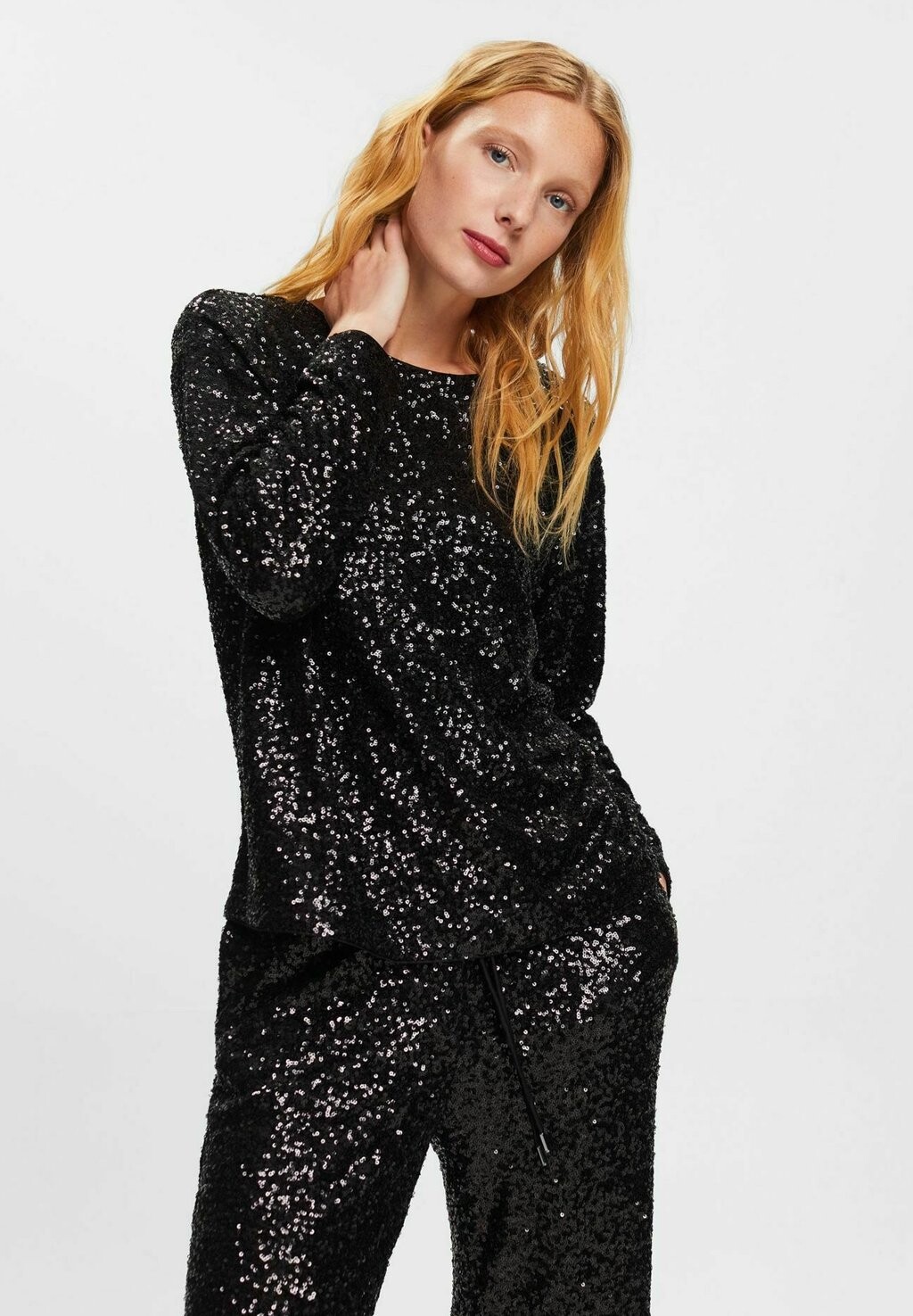 

Блузка Esprit, цвет black
