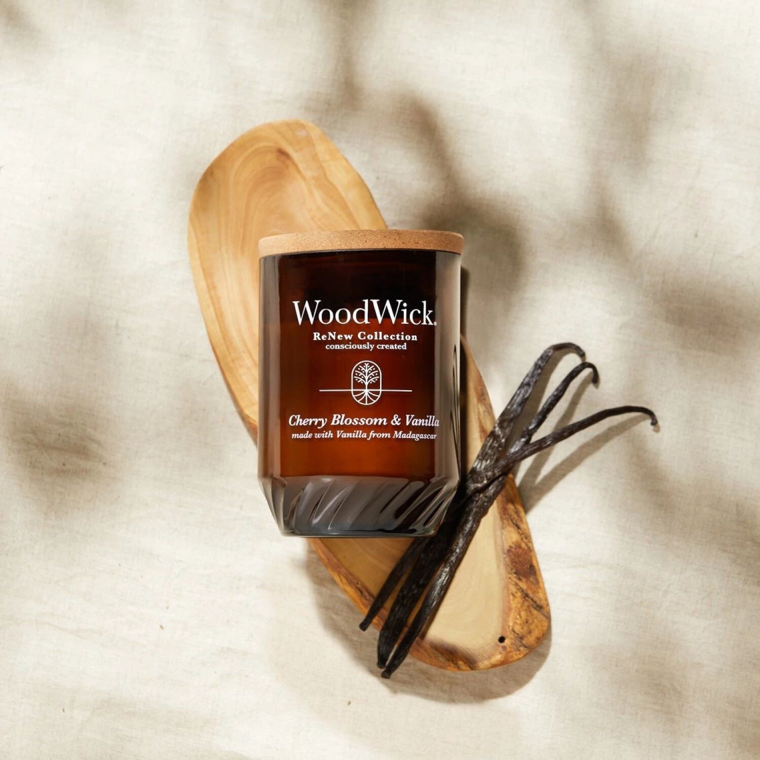 

Свеча WoodWick ReNew Cherry Blossom & Vanilla в большой банке