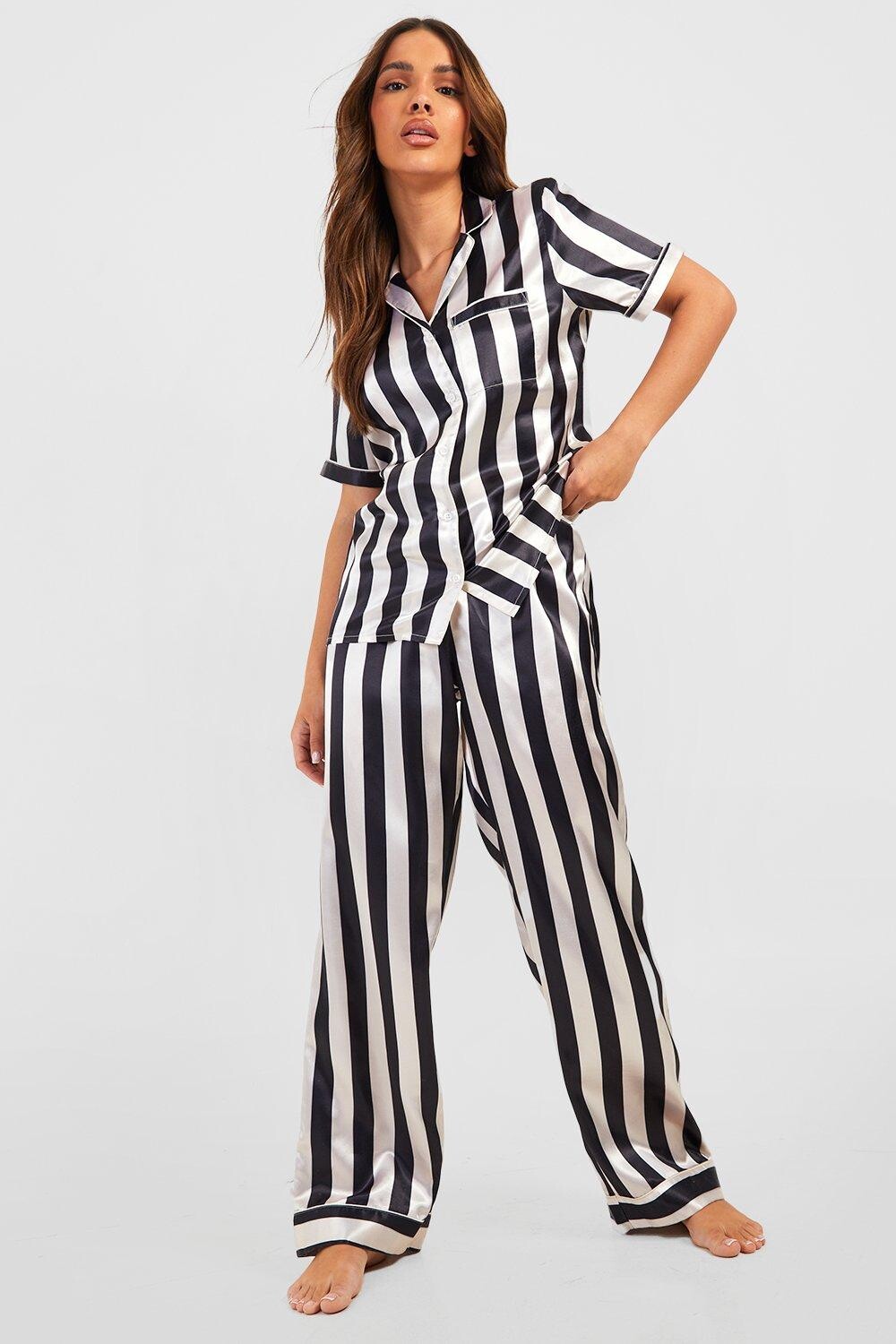 

Комплект из атласной пижамы в полоску и брюки Boohoo, шампанское