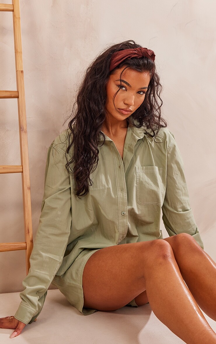 

PrettyLittleThing Рубашка оверсайз на пуговицах из хлопка цвета хаки с контрастной строчкой