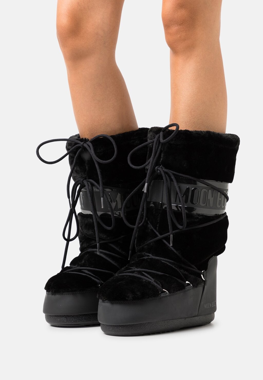 

Ботинки зимние Moon Boot, черный
