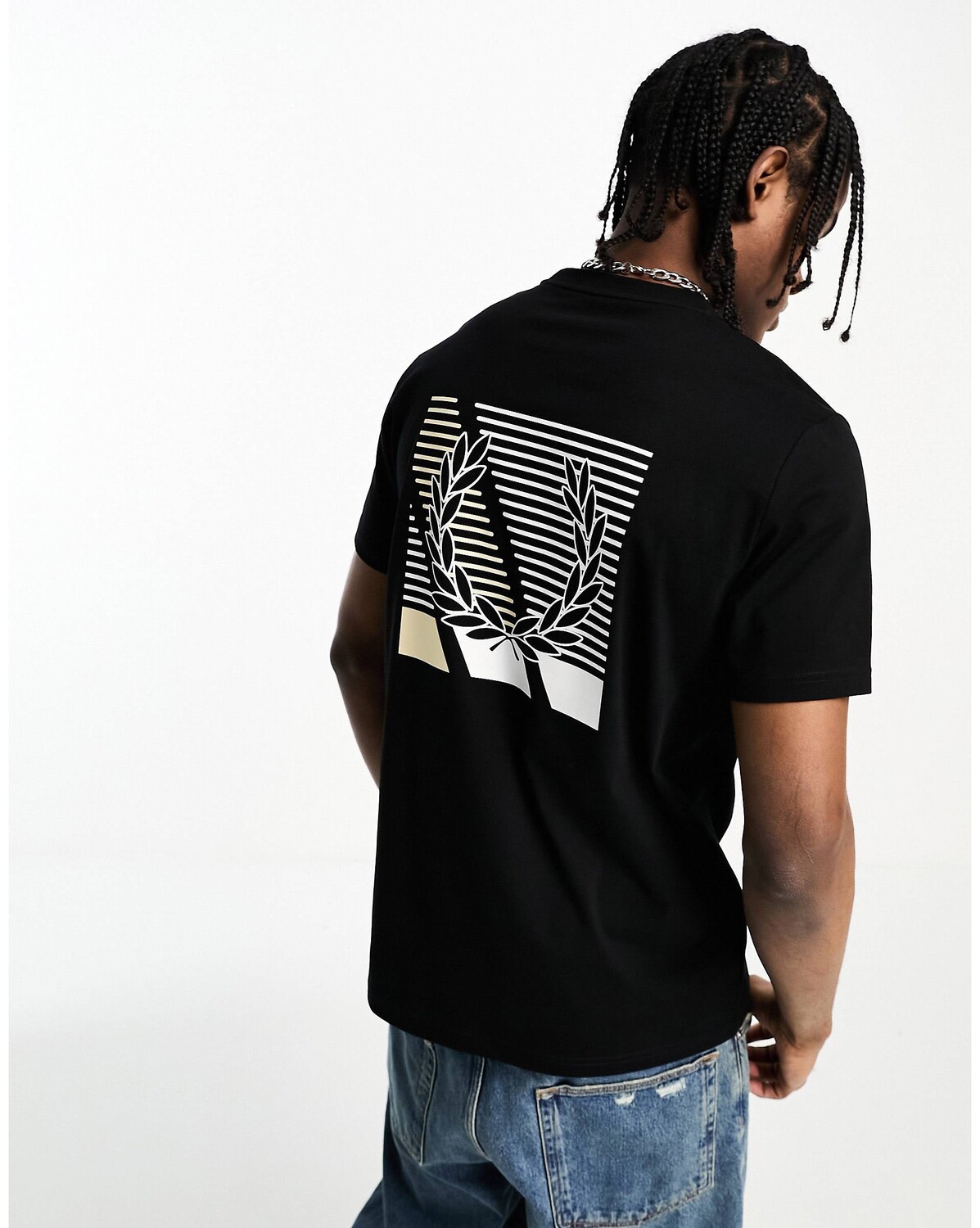 

Черная футболка с лавровым венком и принтом Fred Perry