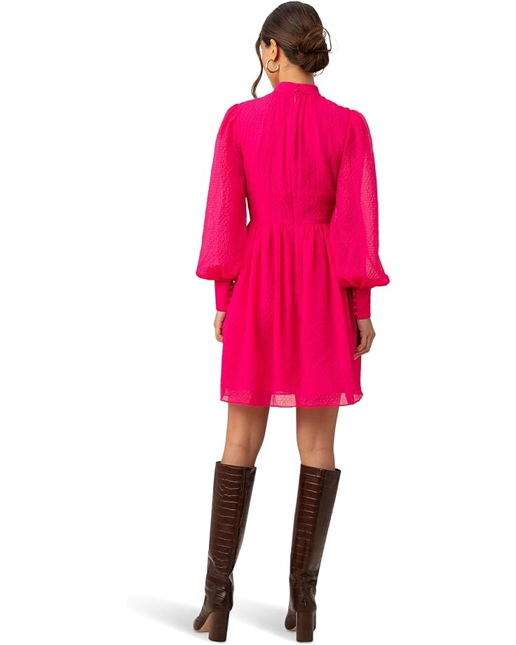 

Платье Trina Turk Bloom 2 Dress, цвет Radio City Rose