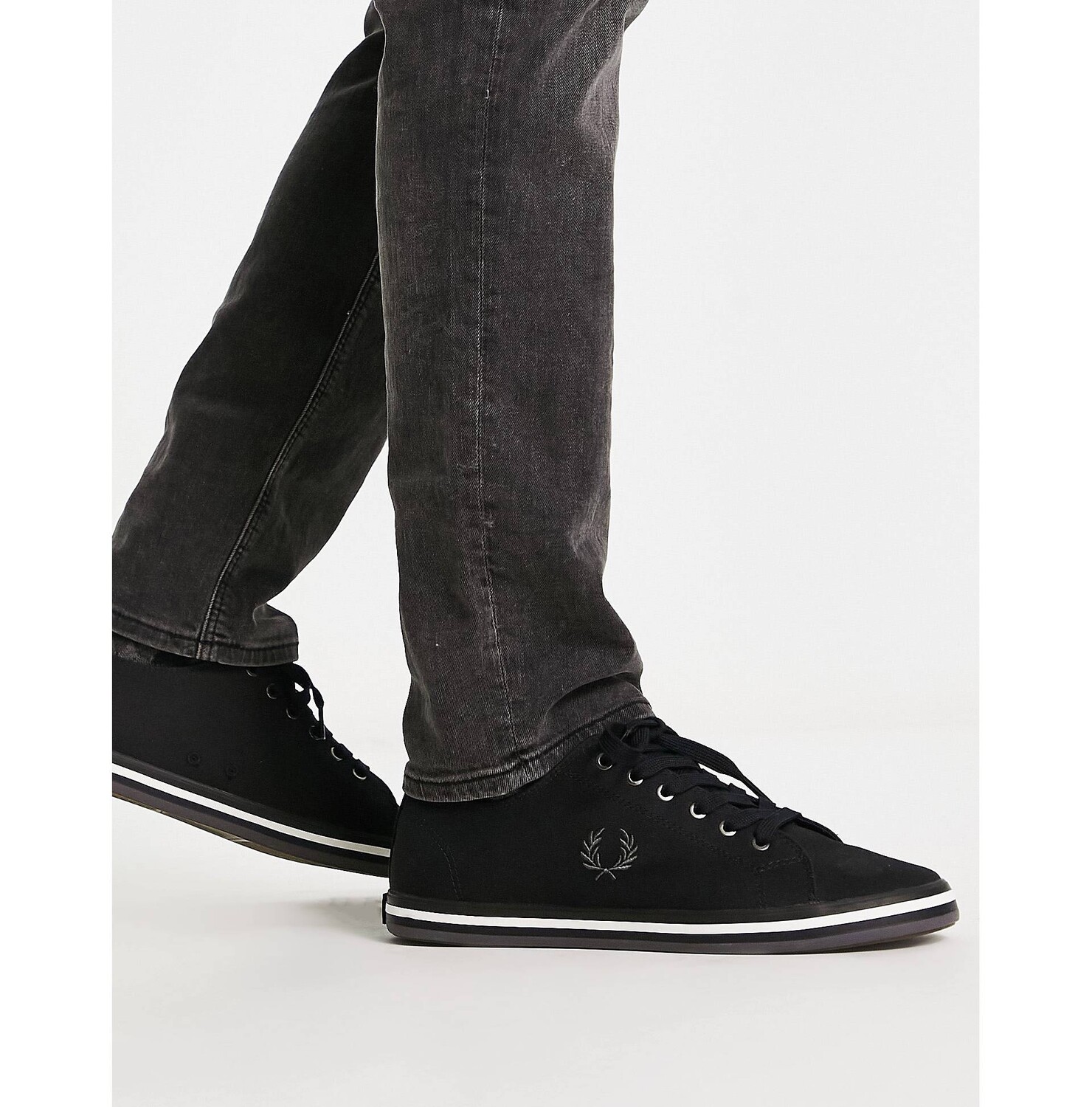 

Черные кроссовки Fred Perry из твила Kingston
