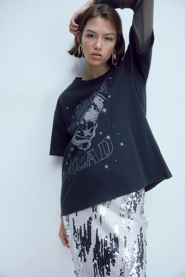 

Объемная футболка с принтом H&M, серый