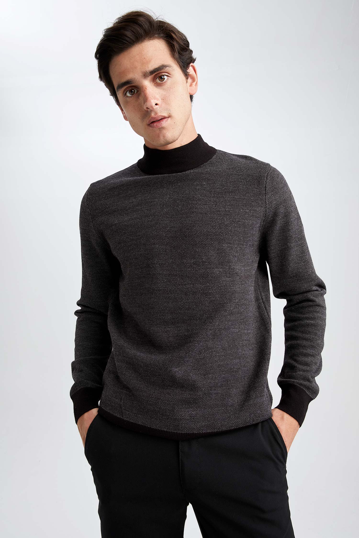 Пуловер DeFacto Stehkragen, черный