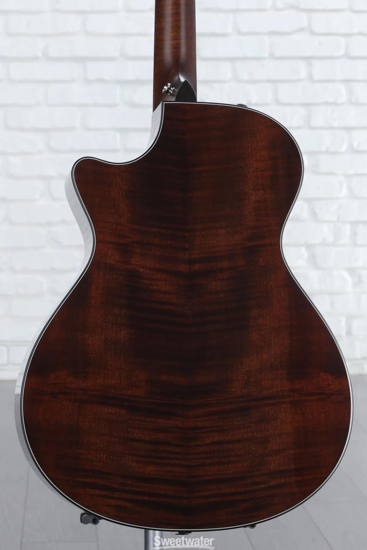 Taylor 614ce. Тейлор 614 се болт под грифом звукосниматель.