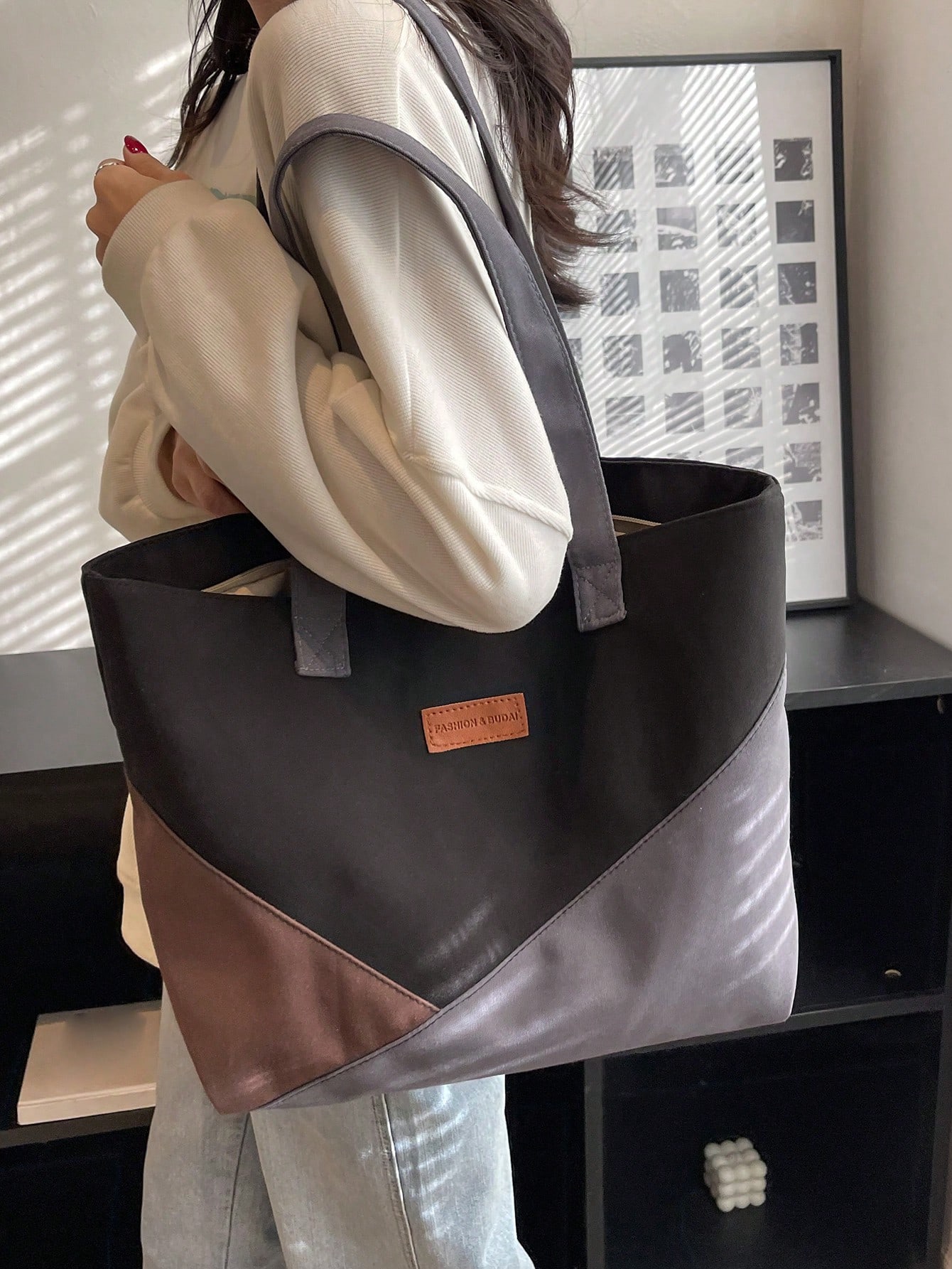 Сумка-шоппер с цветными блоками и буквенным декором, черный новая модная холщовая сумка тоут 2021 большая вместительная простая иностранная стильная большая брендовая сумка через плечо женская сумка