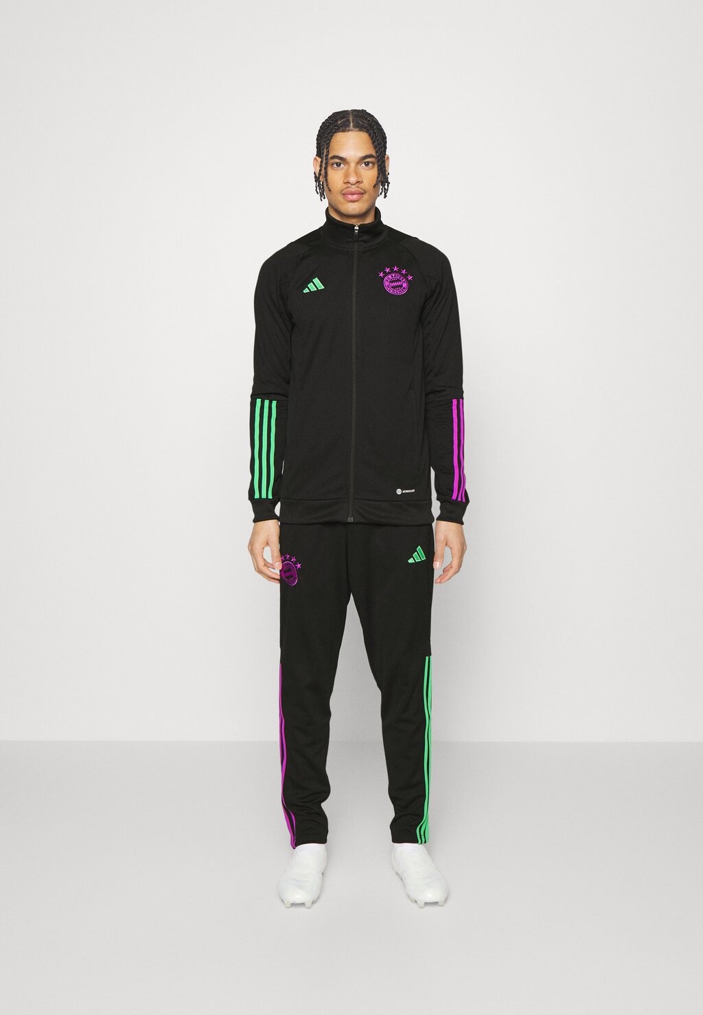 

Спортивный костюм Adidas