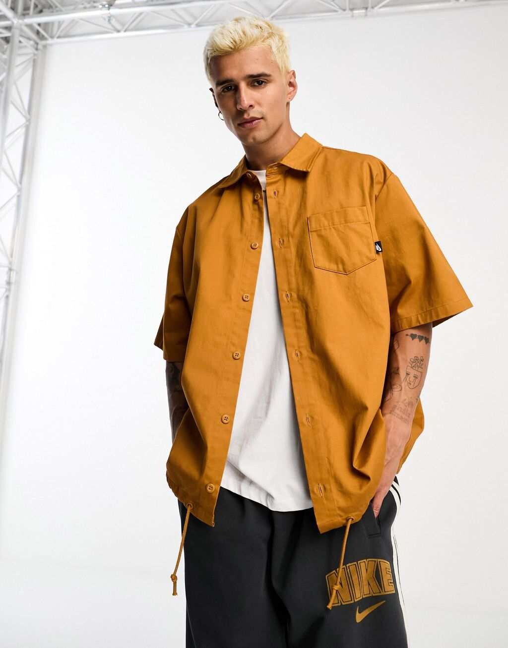 

Коричневая тканая рубашка Nike Club
