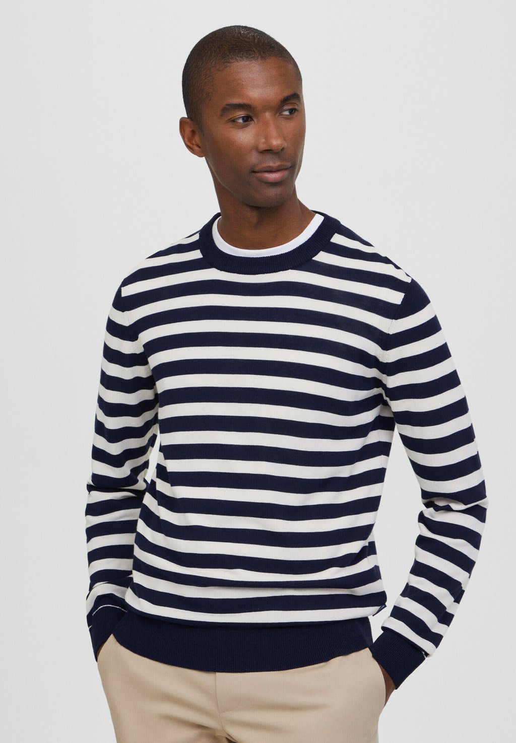цена Вязаный свитер Façonnable, цвет navy ecru
