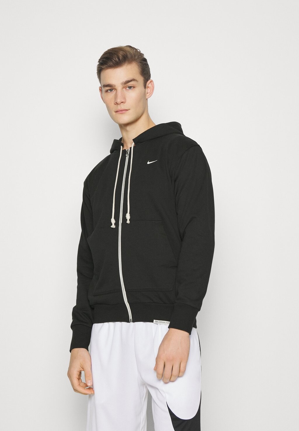 

Толстовка на молнии Nike