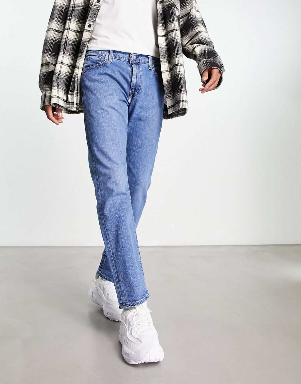 

Голубые зауженные джинсы Levi's 502
