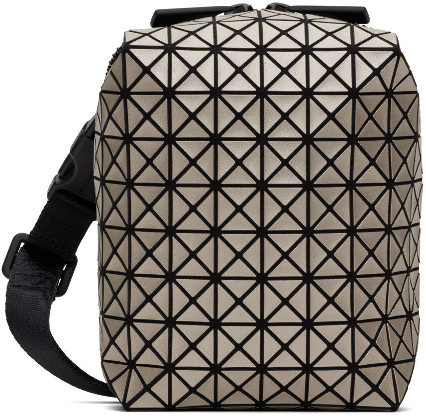 

Золотая сумка-жук Bao Bao Issey Miyake