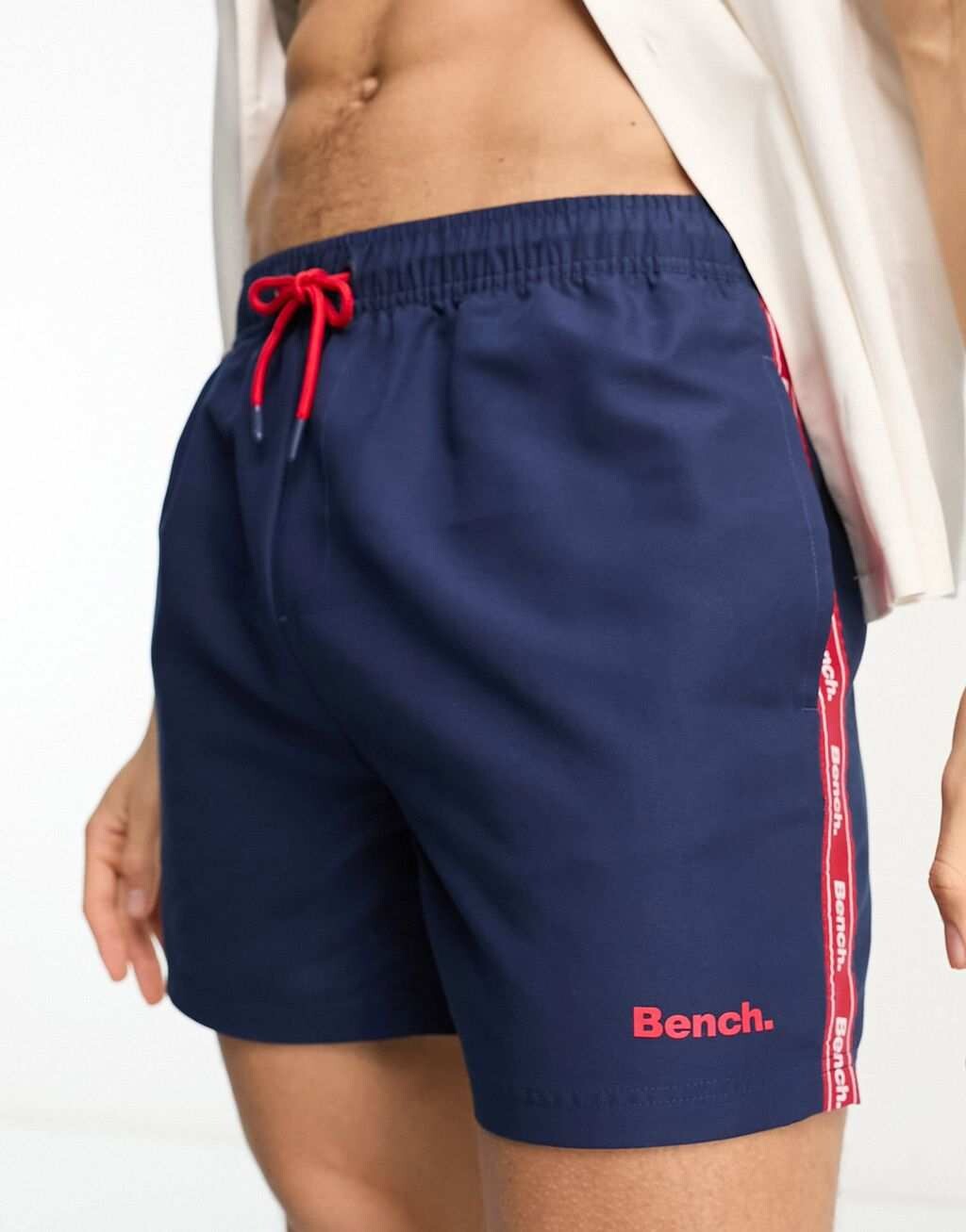 

Темно-синие и красные шорты для плавания с логотипом Bench