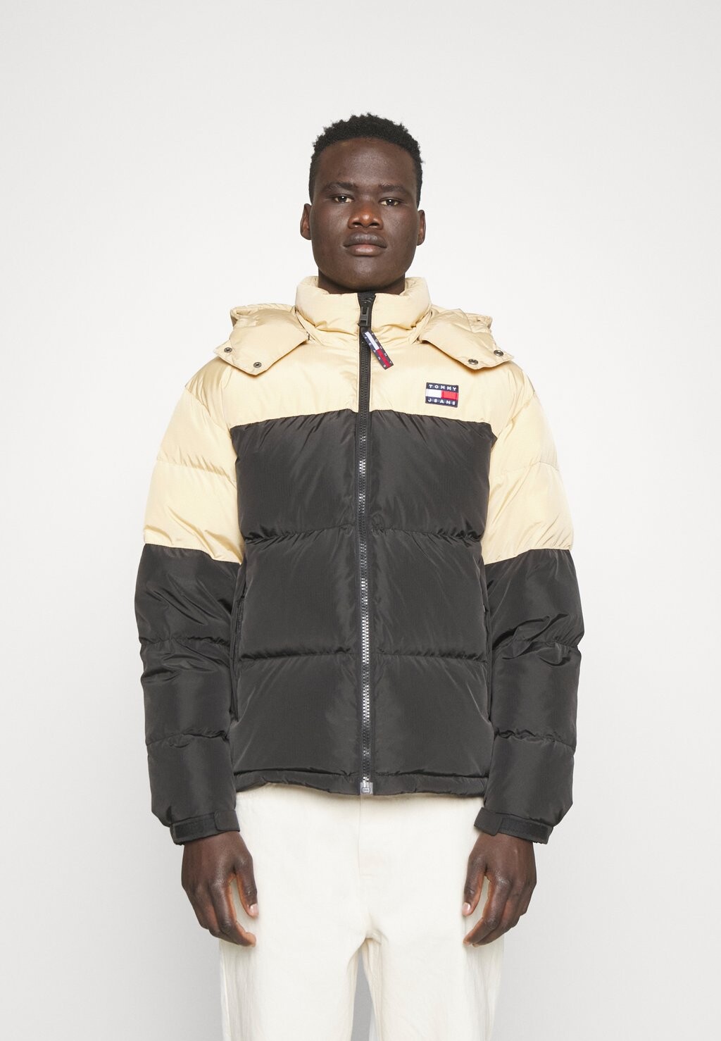 

Пуховик Tommy Jeans