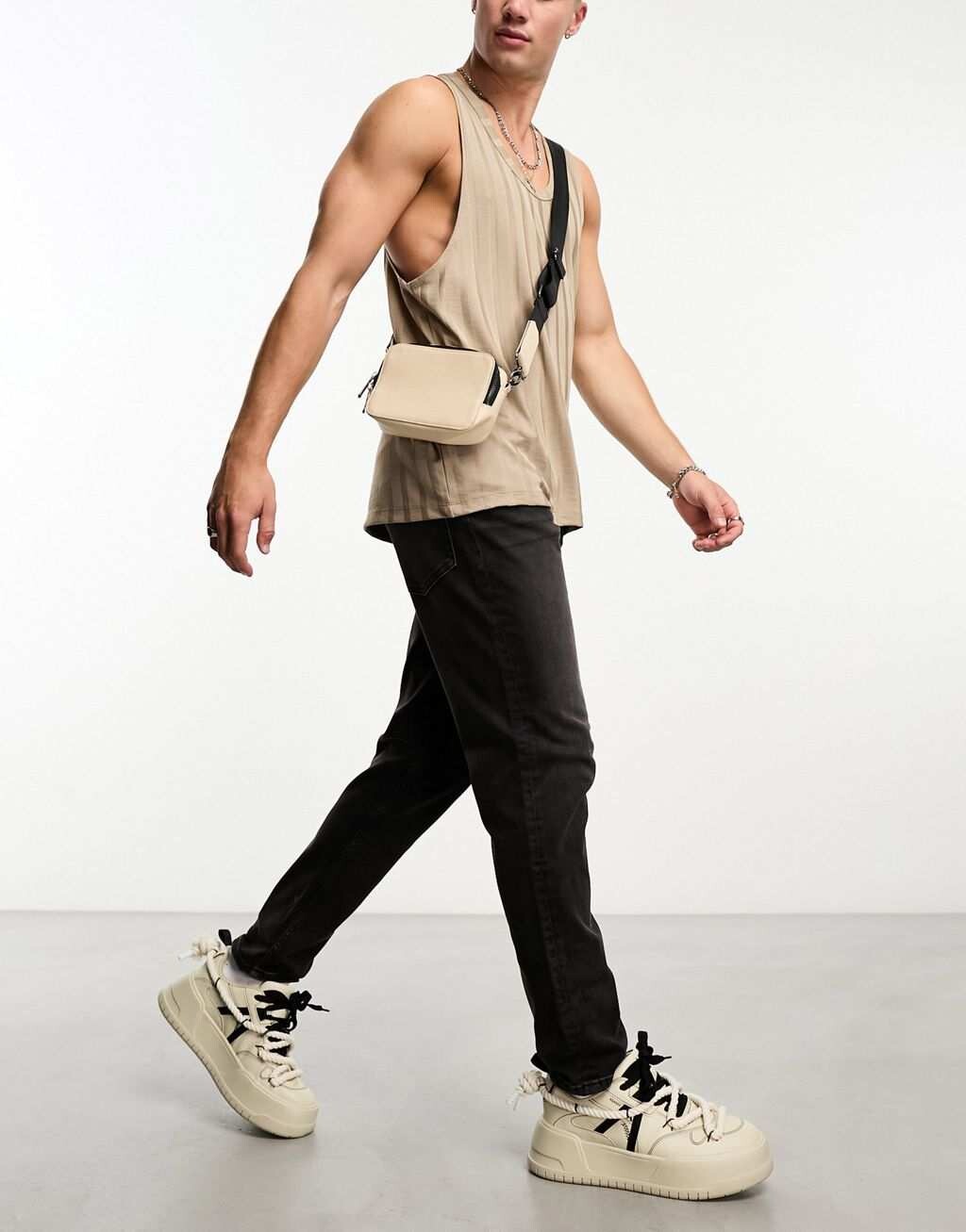 

Черные зауженные джинсы ASOS DESIGN
