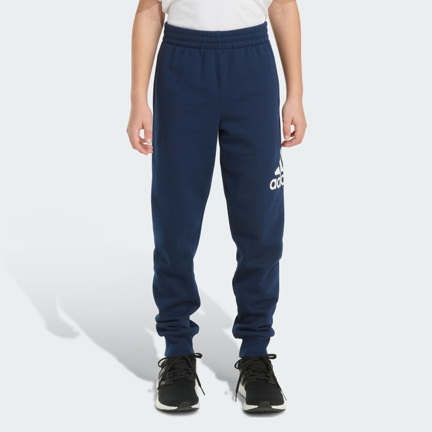 

Джоггер из хлопка flc Adidas, цвет Collegiate Navy