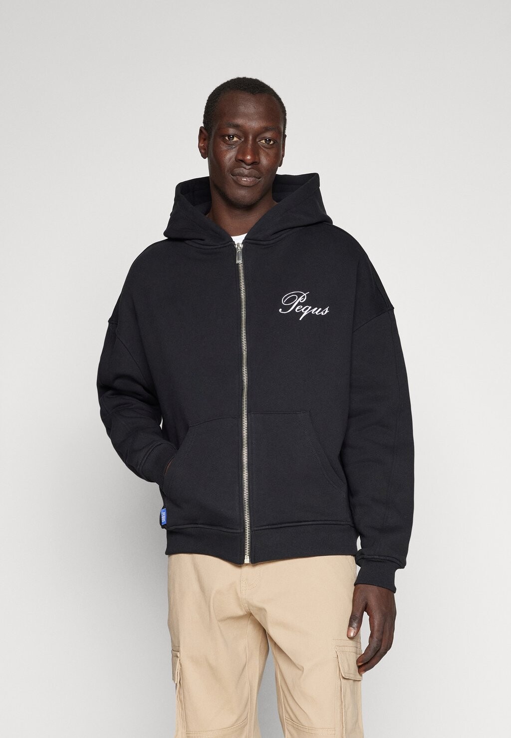

Толстовка с кремальерой PEQUS HANDWRITTEN LOGO ZIP HOODIE UNISEX, черный