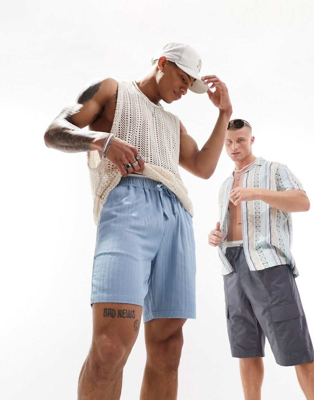 

Голубые узкие фактурные шорты средней длины ASOS DESIGN